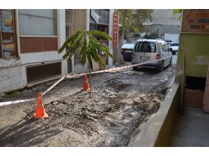 Belediye çalışanları kazı yaparken roket motoru parçası buldu