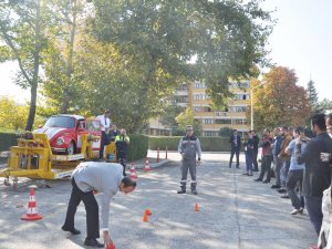 MEDAŞ'tan simülasyonlu emniyet kemeri eğitimi