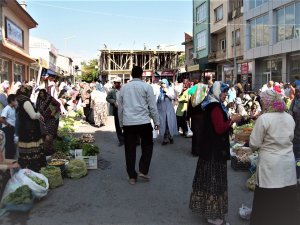Seydişehir'de organik köy pazarına yoğun ilgi