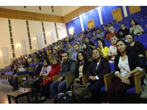 "Değişen Dünyada Gençler ve Ruh Sağlığı" konferansı