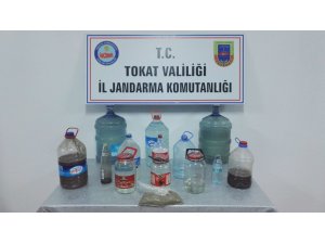 Sahte rakı ve şarap imalatçısına jandarma baskını