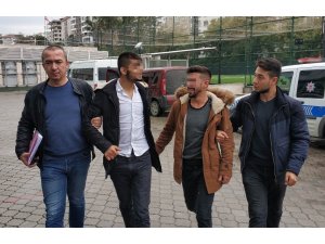 Silahlı saldırı zanlısı adliyeye şarkı söyleyerek girdi