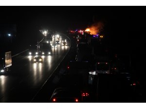 GÜNCELLEME - Anadolu Otoyolu'nda tır yangını