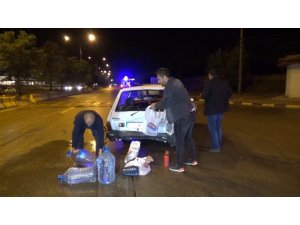 Kavşakta 2 otomobil çarpıştı: 3 yaralı