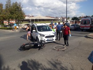 Ticari araç, motosiklete çarptı: 1 Yaralı