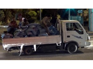 Hamalların kömür çuvallarının üstünde yolculuğu pes dedirtti