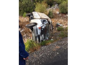 Manavgat-Akseki yolunda kamyonet devrildi: 5 yaralı