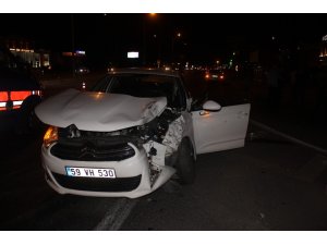 Manavgat’ta alkollü sürücünün kırmızı ışık ihlali kazayla bitti: 1 yaralı
