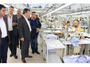 Başkan Türkmenoğlu ‘Dostluk Grubu Tekstil Fabrikasını’ gezdi