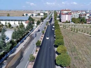 Beyşehir’de sıcak asfalt çalışmaları sürüyor