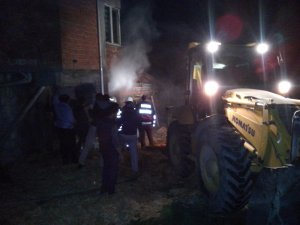 Yangında saman balyaları tutuştu