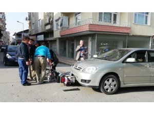 Otomobil ile elektrikli bisiklet çarpıştı: 2 yaralı