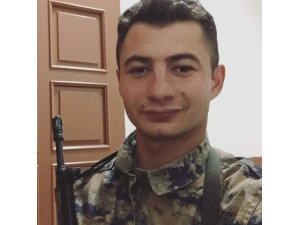 Tutaklı asker kazada şehit oldu