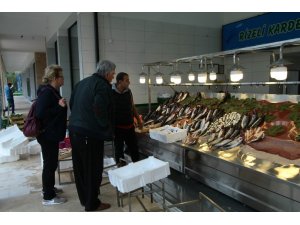 İzmitli balıkçılar yeni yerlerine taşındı