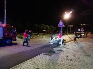 Burhaniye’de otomobil takla attı
