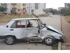 Ehliyetsiz sürücünün karıştığı kazada, 1’i çocuk 3 kişi yaralandı