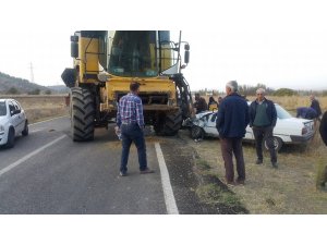 Otomobil biçerdöver ile çarpıştı: 2 yaralı
