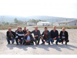 Maaşlarını alamadıklarını iddia eden işçiler oturma eylemi yaptı