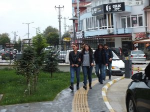 Üvey babasını bıçaklayan kadın adliyeye sevk edildi