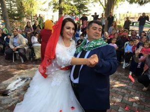Mutlulukları engel tanımadı
