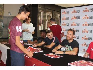 Hataysporlu futbolculardan imza günü