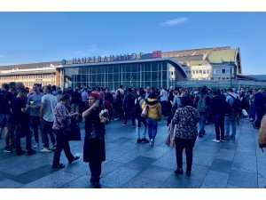 GÜNCELLEME - Köln merkez tren istasyonunda rehine krizi