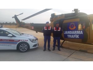 Jandarmanın havadan tarafik denetimi sürüyor