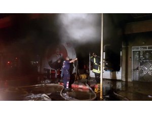 Nazilli’de lastik satış mağazasında korkutan yangın