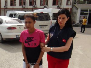 Araçta fuhuşa polis baskını