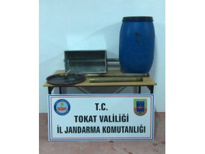 Tokat’ta 80 litre kaçak rakı ele geçirildi
