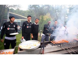 Beşiktaş'ta antrenman sonrası barbekü partisi