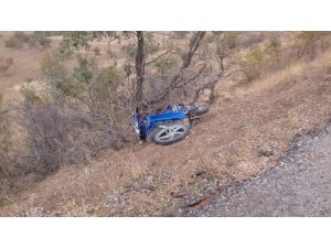 Motosiklet şarampole yuvarlandı: 1 yaralı