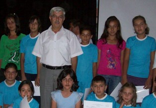 Yaz spor okulunu tamamlayanlar belgelerini aldı