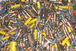 Kadınhanı’nda atık piller toplanıyor