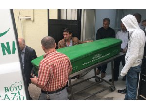 Üzerine otomobil devrilen çoban öldü