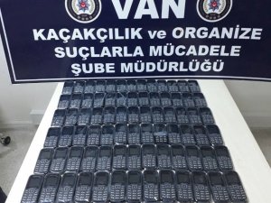Van’da 80 adet kaçak cep telefonu ele geçirildi