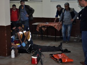 Yaşlı adamı kalp masajıyla hayata döndürdüler