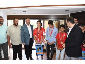 Başarılı sporcular ödüllendirildi