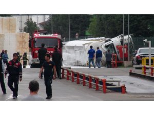 Strene monomer yüklü tanker, kimya fabrikasının bahçesine devrildi: 1 yaralı