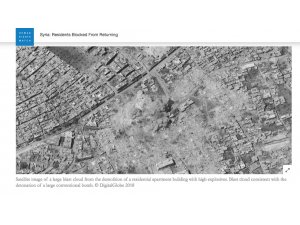 Esed rejimi yerlerinden edilenlerin evlerini yıkıyor