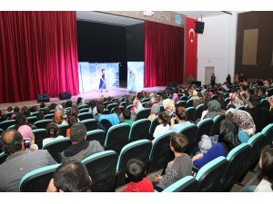 Beyşehir'de tiyatro oyunu sahnelendi