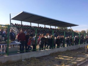 Amatör maçlarda tribünler doldu