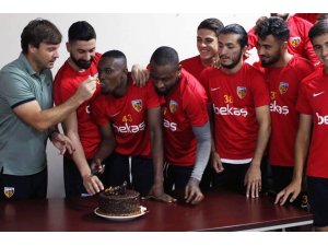 Kayserispor’da doğum günü sürprizi