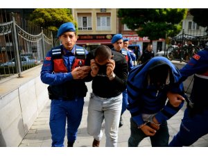 Yol üzerinde durdurulan araçlarda esrar, af tüfeği ve sahte banknot ele geçirildi