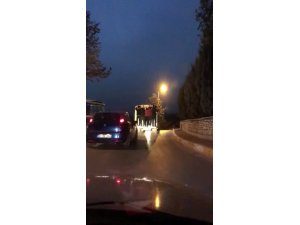 Kamyonet kasasında tehlikeli yolculuk