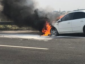Araç cayır cayır yandı, kimse müdahale etmedi