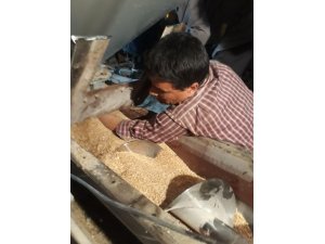 Makineye kolu sıkıştı