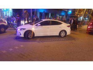 Kask takmayan motorsiklet sürücüsü yaralandı