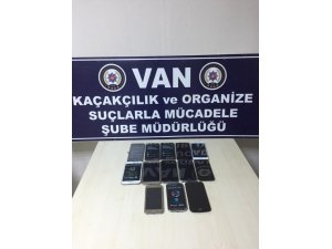 Van’da 13 adet kaçak telefon ele geçirildi