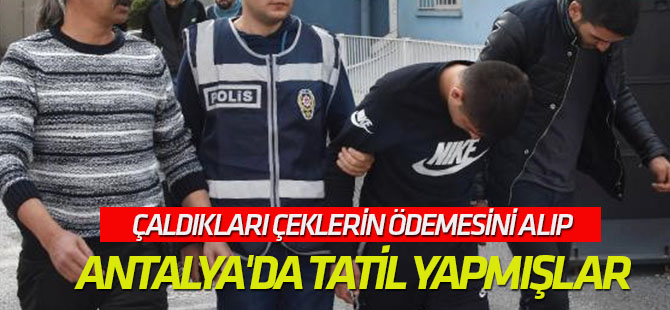 Çaldıkları Çeklerin Ödemesini Alıp Antalya'da Tatil Yapmışlar
